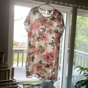 Beautiful Extra Large summer floral tunic